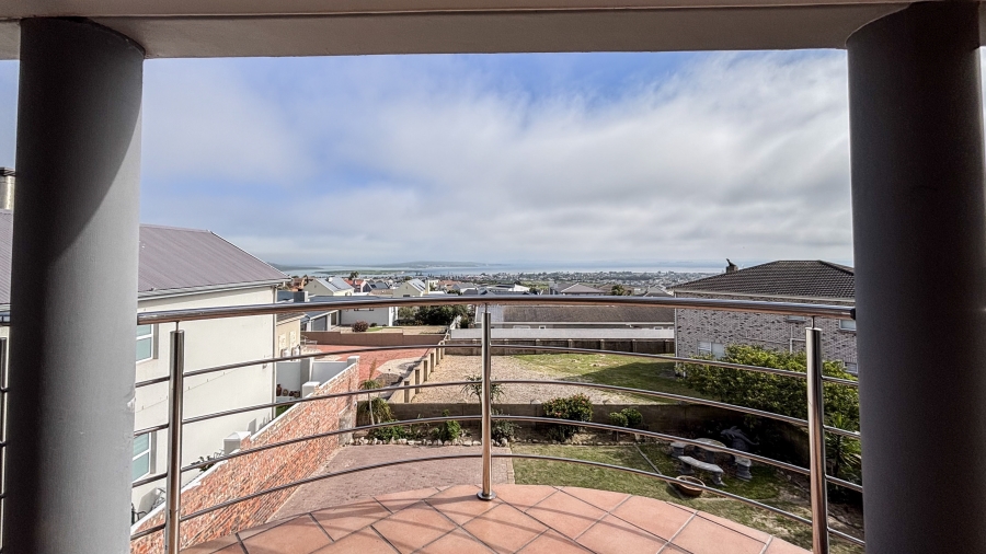 To Let 7 Bedroom Property for Rent in Myburgh Park Western Cape